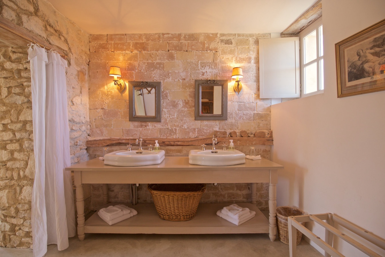 Salle de douche de la chambre Les Ocres