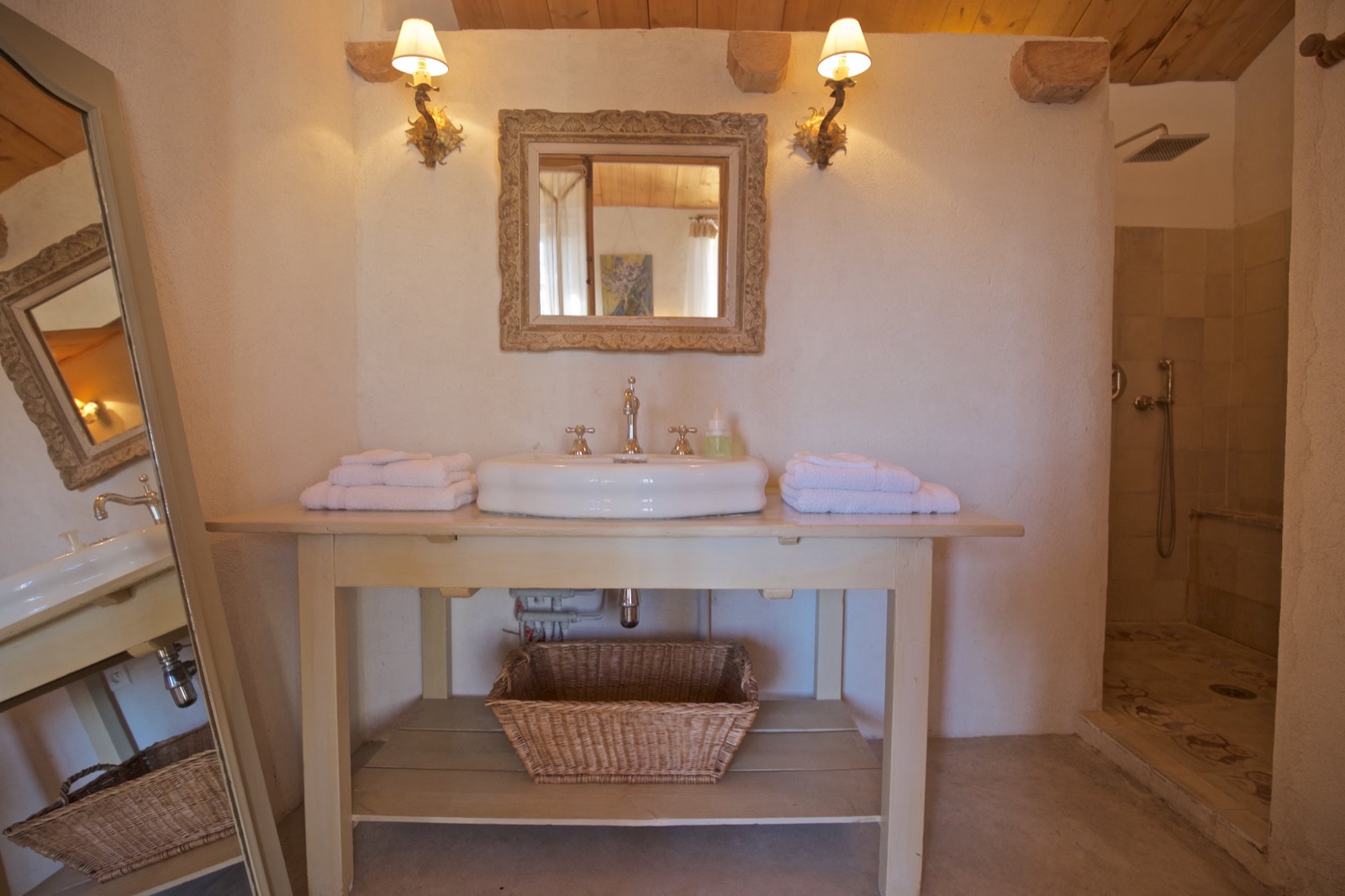 Salle de douche de la chambre Le Pigeonnier