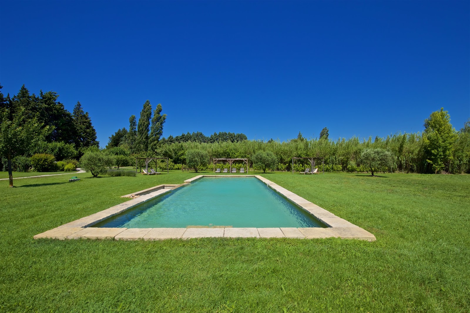 Piscine à débordement 17m